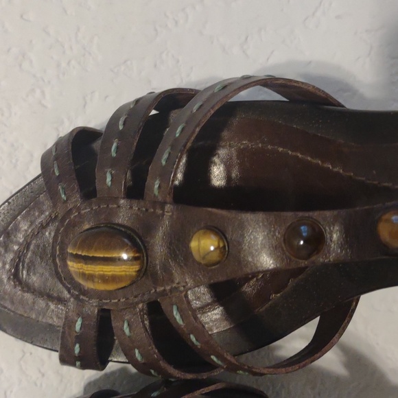 Vince Camuto Sandal with cute stitching and stone detail. Size, best guess,7-7.5 - Picture 9 of 12